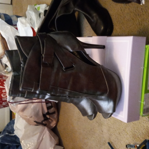 Ladies heel Boots - Picture 2 of 4